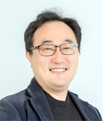 이영동 소셜밸런스 대표 한양대 사회혁신융합전공 IAB(Industry Advisory Board) 자문교수, EBS 사회혁신 전문위원, 서울환경운동연합 집행위원 등을 맡고 있다. 저서로는『사회적 가치의 재구성』 『모금, 시공을 초월한 이야기』 등이 있다.