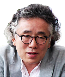 <서울신문>에『이호준의 시간여행』, <머니투데이>에『길 위의 편지』, <문화일보>에『나를 치유하는 여행』등을 연재했다. 시집으로『티그리스강에는 샤기 산다』등을 냈고, 여행에세이로 『사라져가는 것들 잊혀져가는 것들』 등이 있다. 