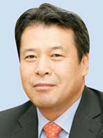 범죄학 박사, 국가정보원 대테러정책위원회 부위원장으로 활동, 현대사회와 범죄, 범죄심리학, 연쇄살인범, 그들은 누구인가 등의 저서가 있다.