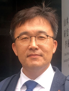 중국현대사상을 전공했다. 디지털인문학을 사상사 연구와 결합하는 시도를 하고 있다. 