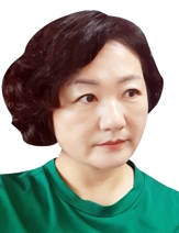 중앙대 대학원 문화연구학과에서 「복수 정동의 이행구조 연구」로 박사학위를 받았다. TV드라마를 비평·연구하고 있다. 지은 책에는  『뻔fun한 드라마 찡한 러브-드라마 속 멜로 즐기기』, 『29인의 드라마작가를 말하다』, 『페미니스트 정신분석이론가들』(공저) 등이 있다. 