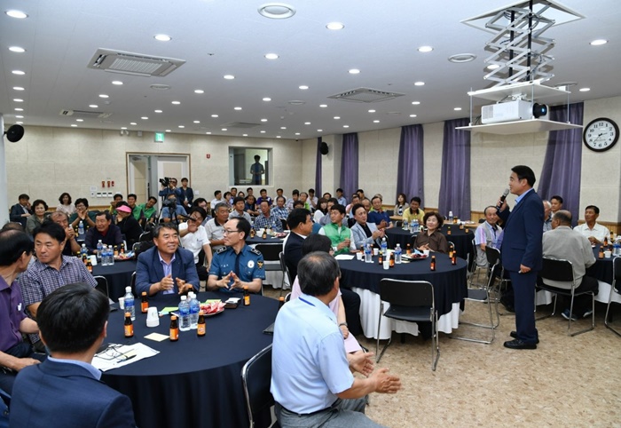 김 동문이 직접 아이디어를 내고 추진한 ‘양평군민과 함께 하는 토크콘서트’. 지역의 주민이라면 누구나 참여할 수 있는 열린 대화의 장이다. (사진=김선교 의원실 제공)