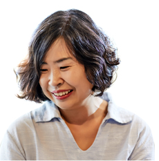 2008년 〈조선일보〉신춘문예에 단편소설 「나스카 라인」으로 등단했다. 소설집으로는『푸른 유리 심장』『달로 간 자전거』『검은 설탕의 시간』, 장편소설 『변사 기담』, 산문집으로 『인천이라는 지도를 들고』『열전-18인의 인천민주화운동가』등이 있다.