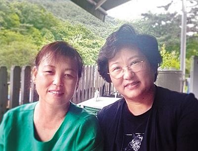 교육학과 4학년에 재학 중인 송주영 학우(왼쪽)와 안정옥 학우.