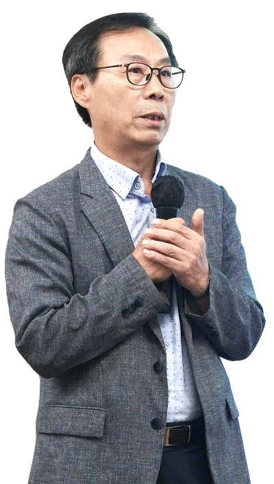 심사위원 김형근 컴퓨터과학과 교수.