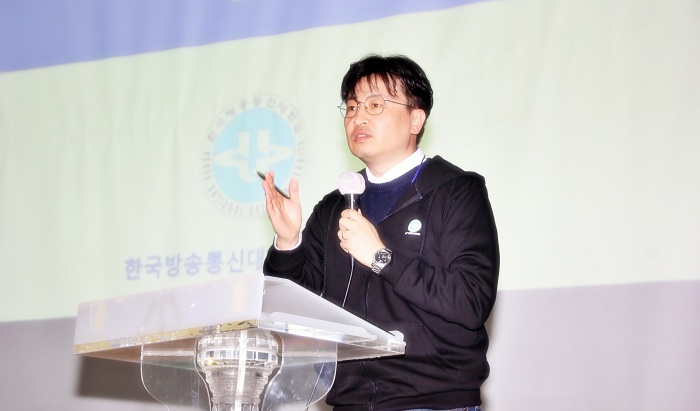 김태성 농학과 학과장이 제24회 농학과 학술 심포지엄 심사위원 총평을 하고 있다.