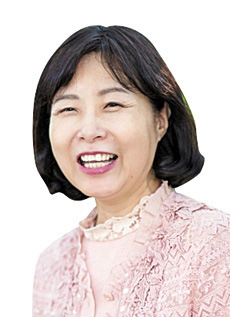 다방면에 학문적 관심이 많은 동양철학 연구자이며 칼럼니스트이다. 방송대 농학과 늦깎이 학생이기도 하다. 지은 책으로는『식물처럼 살기』,『유학과 사회생물학』,『식물에서 길을 찾다』 등이 있다. 