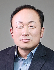 방송대에서 관광학과를 시작으로 여덟 개 학과를 졸업하고, 2023년 국어국문학과에 두 번째 편입해 ‘즐거운 공부’를 이어가고 있다.