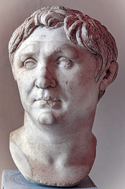 알렉산드로스 대왕을 존경한 나머지 실제로 알렉산드로스의 트레이드 마크라 할 흐트러진 헤어스타일을 하고 다녔던 것으로 알려져 있다. 삼두정치를 개막하며 크라수스, 카이사르와 함께 로마 권력을 삼분했다가 훗날 카이사르에 패하고 도망지 이집트에서 살해됐다. 파란만장한 그의 삶은 권력 무상을 잘 보여준다.