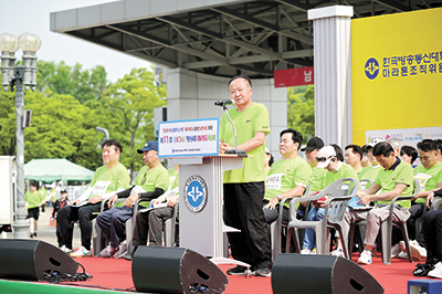 환영사를 전하는 유대식 마라톤축제 조직위원장