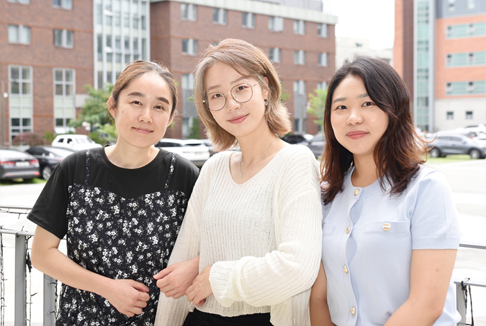 사진 왼쪽부터 서민지(장려상), 강유진(최우수상), 민지은(우수상) 원우.