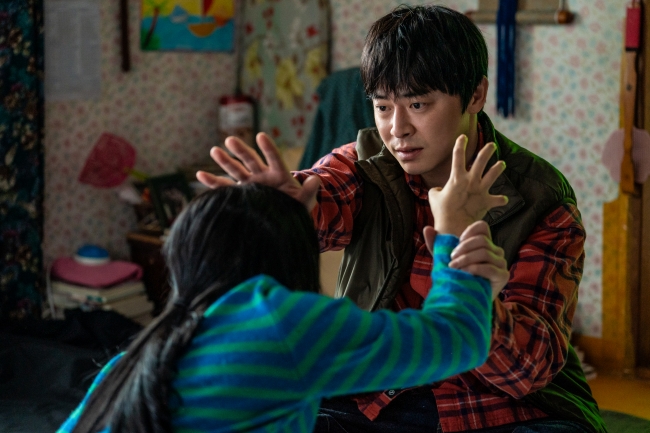 「좀비딸」 스틸컷. 사진 제공=NEW