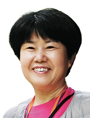 장미화 전국동문통신원단 간사 중어중문학과를 졸업하고 청소년교육상담복지학과에 다시 입학해 졸업을 앞두고 있다.