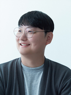 여러 기업 및 매체와 협업하여 약 4,000편의 IT 관련 칼럼을 기고했고,『이게 되네? 챗GPT 미친 활용법 71제』등 다수의 AI 관련 베스트셀러를 집필했다.