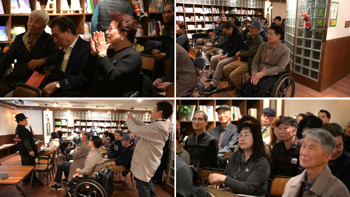 강연을 듣고 있는 참석자들의 모습.