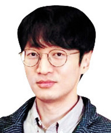 서울대 의과대학 인문의학교실에서 의학박사 학위를 받았다. 『서울의료사』 등을 쓰고, 『정의의 아이디어』 『세계사를 바꾼 전염병 13가지』 등을 옮겼다.