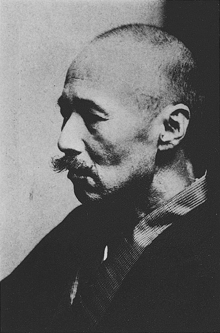 1916년에 촬영된 모리 오가이의 사진(작자 미상). 출처=위키피디아